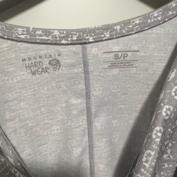 Women’s Small Mountain Hardware T-Shirt. - Picture 3 of 3